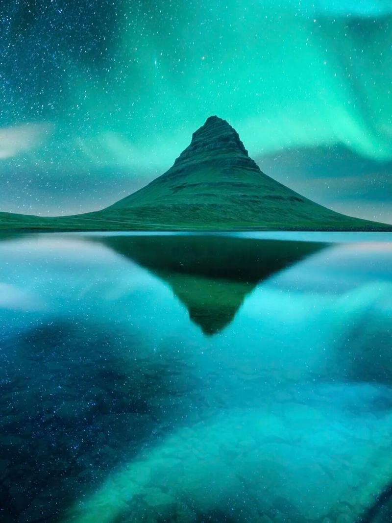 冰岛草帽山图片的相关图片